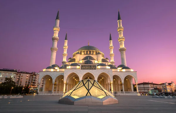 Новая Мечеть Мелике Хатун Рядом Парком Генклик Столице Турции Анкаре — стоковое фото