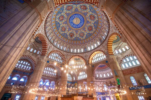 EDIRNE, TURKEY - 30 Haziran 2019: Edirne, Türkiye 'deki Selimiye camiinin içi. Cami Sultan II. Selim tarafından yaptırıldı ve Mimar Sinan tarafından inşa edildi. Unesco miras sitesi.