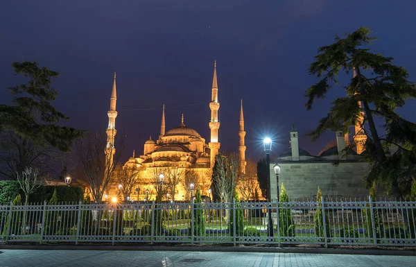 Mesquita Azul Noite Com Iluminação Dourada Ampla Vista Istambul Entardecer — Fotografia de Stock