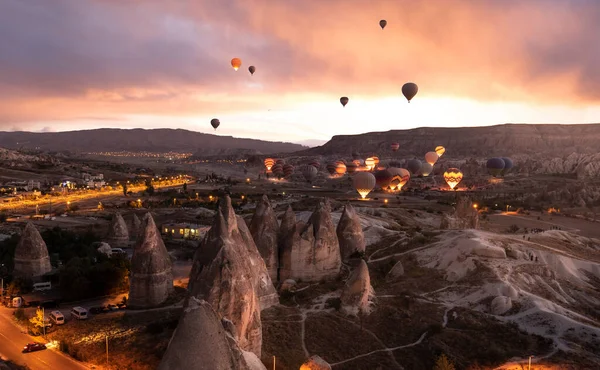 Hermosas Escenas Parque Nacional Goreme Cientos Coloridos Globos Aire Caliente — Foto de Stock