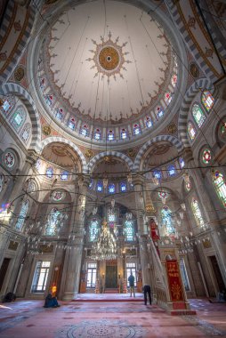 İstanbul, Türkiye - 14 Nisan 2019: Laleli Camii, aynı zamanda Lale Camii olarak da bilinir, Osmanlı İmparatorluğu tarafından tasarlanmış bir barok camii. Sultan 3. Mehmed tarafından inşa edildi.