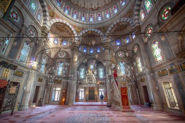 İstanbul, Türkiye - 14 Nisan 2019: Laleli Camii, aynı zamanda Lale Camii olarak da bilinir, Osmanlı İmparatorluğu tarafından tasarlanmış bir barok camii. Sultan 3. Mehmed tarafından inşa edildi.