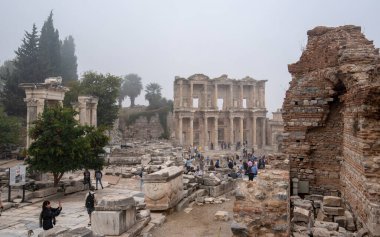 Efes, Selcuk İzmir, Türkiye - Efes antik kenti. UNESCO Dünya Mirası alanı Ionia kıyısında antik bir Roma binasıdır. Türkiye 'de en çok ziyaret edilen antik kent