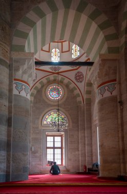 İstanbul, Türkiye - 20 Nisan 2019: Uskudar ilçesinde Mimar Sinan 'ın Mihrimah Sultan Cami Camii' nin içi