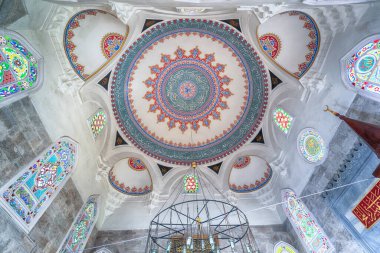 İstanbul, Türkiye - 20 Nisan 2019: Uskudar ilçesindeki Semsi Ahmed Paşa Camii 'nin (Semsi Paşa Camii) içi. Osmanlı İmparatorluğu mimarı Mimar Sinan tarafından tasarlandı.