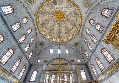 İstanbul, Türkiye - 26 Nisan 2019: İstanbul Tophane ilçesinde Sultan 2. Mahmut tarafından inşa edilen Nusretiye Camii 'nin içi 1826 yılında ibadete açıldı. Mimar Krikor Balyan.