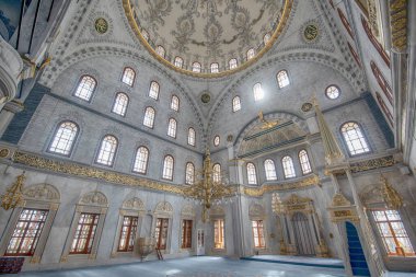 İstanbul, Türkiye - 26 Nisan 2019: İstanbul Tophane ilçesinde Sultan 2. Mahmut tarafından inşa edilen Nusretiye Camii 'nin içi 1826 yılında ibadete açıldı. Mimar Krikor Balyan.