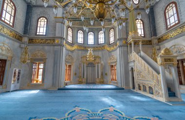 İstanbul, Türkiye - 26 Nisan 2019: İstanbul Tophane ilçesinde Sultan 2. Mahmut tarafından inşa edilen Nusretiye Camii 'nin içi 1826 yılında ibadete açıldı. Mimar Krikor Balyan.