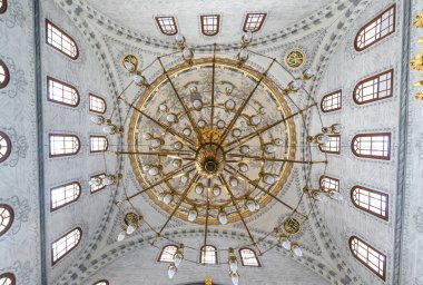 İstanbul, Türkiye - 26 Nisan 2019: İstanbul Tophane ilçesinde Sultan 2. Mahmut tarafından inşa edilen Nusretiye Camii 'nin içi 1826 yılında ibadete açıldı. Mimar Krikor Balyan.