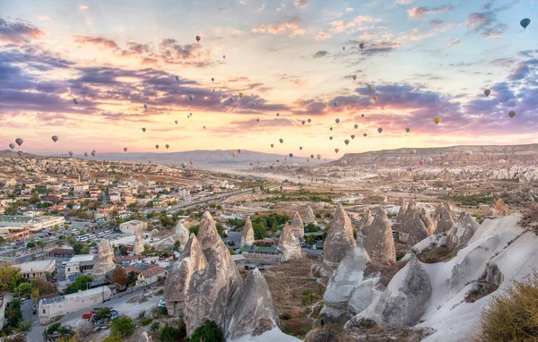 Goreme Kapadokya Türkiye Goreme Ulusal Parkı Nda Güzel Manzaralar Yüzlerce — Stok fotoğraf