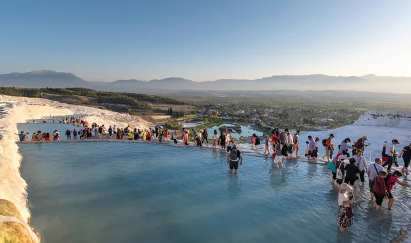 Pamukkale Turchia Ottobre 2019 Persone Tramonto Nelle Piscine Terrazze Travertino — Foto Stock