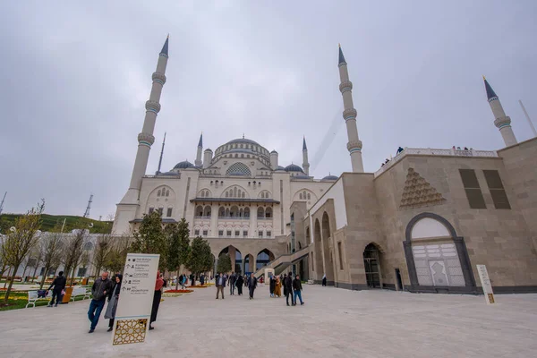 Istanbul Turquía Abril 2019 Mezquita Camlica Durante Día Nueva Mezquita — Foto de Stock