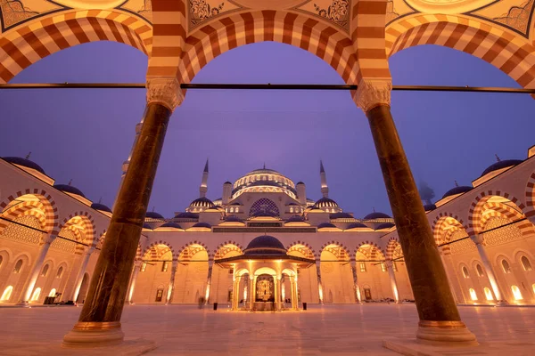 Mešita Camlica Noci Nová Mešita Největší Istanbulu Turecko Nachází Krásném — Stock fotografie