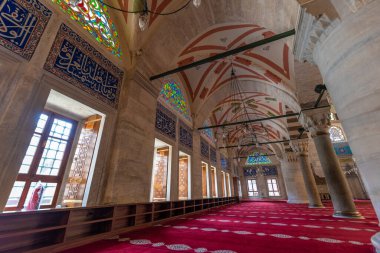 İstanbul, Türkiye - 28 Nisan 2019: Kilic Ali Paşa Camii 'nin içi, 1580 ile 1587 yılları arasında Osmanlı İmparatorluğu' nun Büyük Mimarı Sinan Ağa tarafından tasarlandı ve inşa edildi.