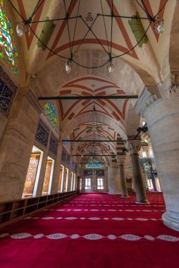 İstanbul, Türkiye - 28 Nisan 2019: Kilic Ali Paşa Camii 'nin içi, 1580 ile 1587 yılları arasında Osmanlı İmparatorluğu' nun Büyük Mimarı Sinan Ağa tarafından tasarlandı ve inşa edildi.