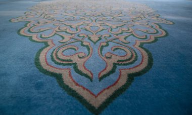 İstanbul, Türkiye -22 Nisan 2019: Yıldız Hamidiye Camii 'nin iç ve tavanı (Türkçe: Yıldız Camii), Sultan 2. Abdulhamid tarafından 1885' te Beşiktaş 'ta inşa edildi. Yldz Sarayı 'nın yanında.)