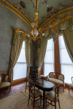 İstanbul, Türkiye - 28 Nisan 2019: İhlamur Sarayı 'nın içi (Türkçe: İhlamur Kasri). Eski Osmanlı yazlık sarayı, Sultan I. Abdulmecid döneminde inşa edilmiştir (1839-1860).)