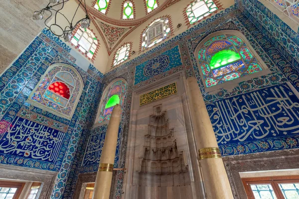 土耳其伊斯坦布尔 2019年4月28日 基里奇阿里帕萨清真寺内部 由奥斯曼帝国的大建筑师Sinan Agha在1580年至1587年间设计和建造 — 图库照片