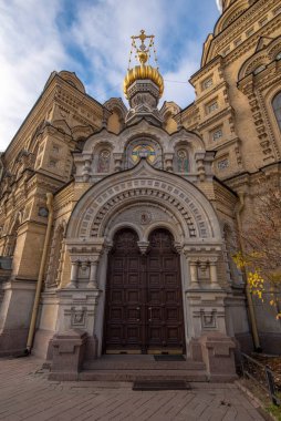 Tanrı 'nın Annesi' nin Yurt Kilisesi ya da Kutsal Bakire Meryem 'in Aziz Petersburg, Rusya' daki Teğmen Schmidt seti üzerinde varsayımının Ortodoks Kilisesi. 