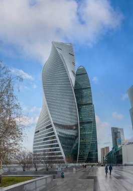 MOSCOW, RUSSIA - 10.02.2020: Moskova şehir siluetinin panoramik görüntüsü. Gündüz vakti Moskova Uluslararası İş Merkezi. Gökdelenlerin manzarası