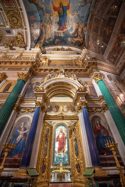 Saint Petersburg, Rusya - 15 Kasım 2019: Saint Isaac Katedrali veya Isaakievskiy Sobor 'un içi en büyük Rus Ortodoks kilisesidir (sobor). En büyük ortodoks bazilikasıdır..