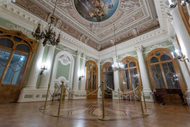 Saint Petersburg, Rusya - 20 Ocak 2020: Moika 'daki Yusupov sarayının içi. Onüçüncü yüzyılda inşa edildi ve şimdi St. Petersburg aristokratik iç mimarisi ansiklopedisi olarak övgü topladı.