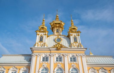 Peterhof, Saint Petersburg, Rusya - 16.11.2019: Peterhof Sarayı, Büyük Peter tarafından yaptırıldı. Kilise (Tserkovnyy Korpus))