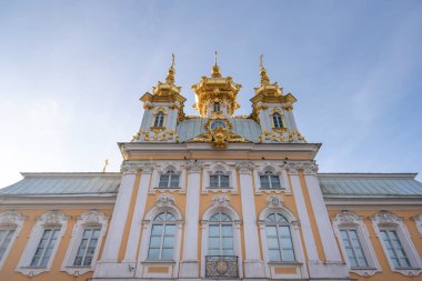 Peterhof, Saint Petersburg, Rusya - 16.11.2019: Peterhof Sarayı, Büyük Peter tarafından yaptırıldı. Kilise (Tserkovnyy Korpus))