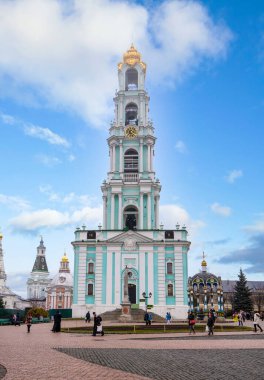 Sergiyev Posad, Rusya - 11.10.2019: Kutsal Trinity St. Sergius Lavra. Sergiev Posad Kremlin. Rus manastırı ve Rus Ortodoks Kilisesi 'nin ruhani merkezi.. 