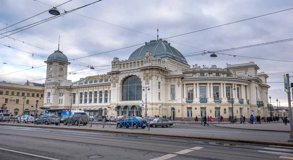 Sankt Petersburg Rosja Listopada 2019 Widok Ulicy Fasadę Dworca Kolejowego — Zdjęcie stockowe