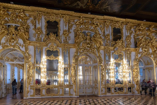 查尔斯克耶 Tsarskoye Selo 普希金 俄罗斯圣彼得堡 2019年11月28日 凯瑟琳宫 Catherine Palace 的巴洛克式金色内部 — 图库照片