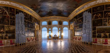 Tsarskoye Selo (Puşkin), Saint Petersburg, Rusya - 28 Kasım 2019: Catherine Sarayı 'nın Barok altın iç mimarisi, Tsarskoe selo kasabasında yer almaktadır. Rusların Romanov Çarı 'ndaki konutu