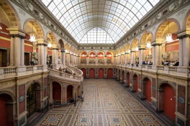 Saint Petersburg, Rusya - 25 Kasım 2019: St. Petersburg 'daki Baron Stieglitz Devlet Anıtsal ve Endüstriyel Sanat ve Tasarım Akademisi İçişleri Müzesi