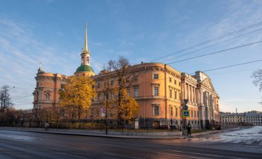 Saint Petersburg, Rusya - 20 Kasım 2019: Saint Michael 's Castle (Mikhailovsky Kalesi veya Mühendisler Kalesi) Saint Petersburg