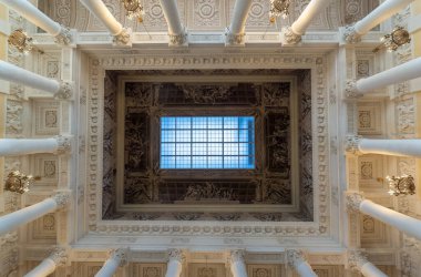 Saint Petersburg, Rusya - 05 Kasım 2019: Devlet Rus Müzesi. Müze, St. Petersburg 'daki en büyük Rus sanat eserleri deposudur.. 