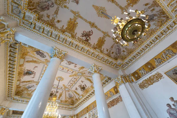 ロシアのサンクトペテルブルク 11月 2019 国立ロシア博物館の内部 美術館はサンクトペテルブルクで最大のロシア美術の保管庫です — ストック写真