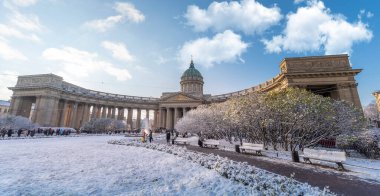 Saint Petersburg, Rusya - 1 Aralık 2019 Kazan Katedrali (Kazanskiy Kafedralniy Sobor), Kazan Meryem Ana 'nın Katedrali olarak da bilinir..