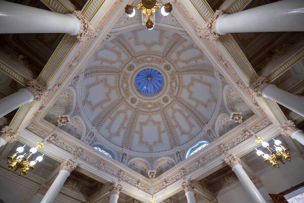 Сэйнт Питерсбург. РОССИЯ - 11 января 2020 года: Интерьер Шуваловского дворца, в котором сейчас находится Музей Фаберже в Санкт-Петербурге