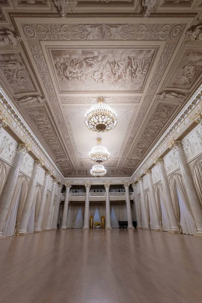 Aziz Pettersburg. RUSSIA - 11 Ocak 2020: Shuvalov Sarayı şimdi St. Petersburg Faberge Müzesi 'ne ev sahipliği yapmaktadır