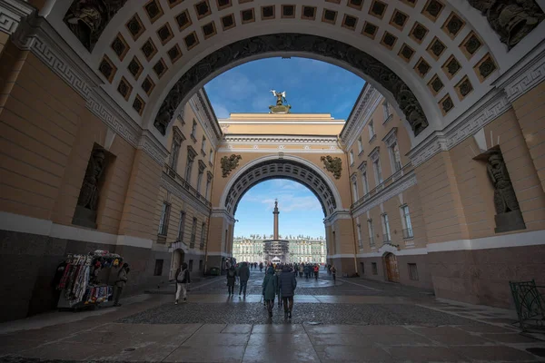 Αγία Πετρούπολη Ρωσία Νοεμβρίου 2019 Πλατεία Χειμερινού Παλατιού Και Αψίδα — Φωτογραφία Αρχείου