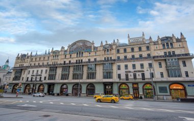Moskova, Rusya - 10.02.2020: Metropol otelinin ön cephesi klasik neo-barok tarzında. Eski bir aristokrat evi