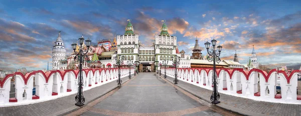 Moskova, Rusya - 15.02.2020: Kremlin in Izmailovo veya İzmailovskiy Kremlin. Mimari kompleks, tarihi müze ve eğlence merkezi