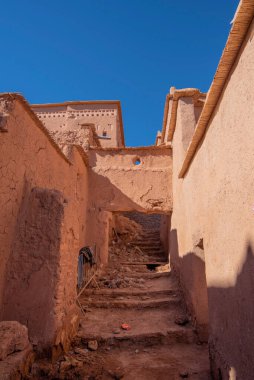 Ait Ben Haddou, Fas. Ait Benhaddou 'nun Ksar' ı - Fas 'ta Sahra ve Marakeş arasındaki eski kervan rotasında güçlendirilmiş şehir (ighrem). UNESCO Dünya Mirası.