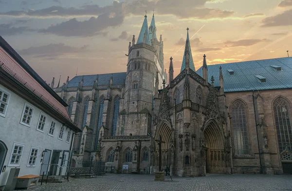 Den Berömda Imponerande Gotiska Katedralen Och Severi Kyrkan Med Några — Stockfoto