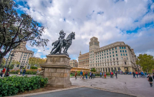 Barcelona Hiszpania Listopada 2019 Ludzie Słynnym Placa Catalunya Plac Kataloński — Zdjęcie stockowe