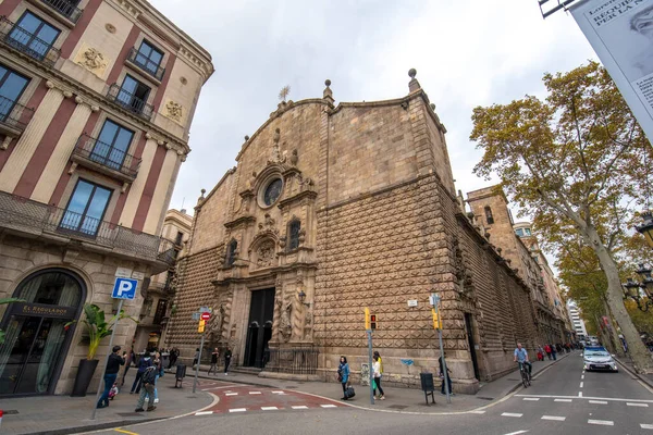 Barcelona, İspanya - 15.06.19: 1553 yılında Parroquia de la Verge de Betlem (kilise) ön cephesi, La Rambla yayasının sonunda, liman Vell 'e yakın. Birçok detay içeren barok görünümü.