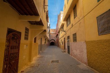 Meknes, Fas - 08 Aralık 2019: Meknes Medine manzarası. Meknes, UNESCO 'nun dünya mirası listesinde yer alan bir şehirdir. 11. yüzyılda Almoravidler tarafından kurulmuş bir şehir. Sokak yok. 