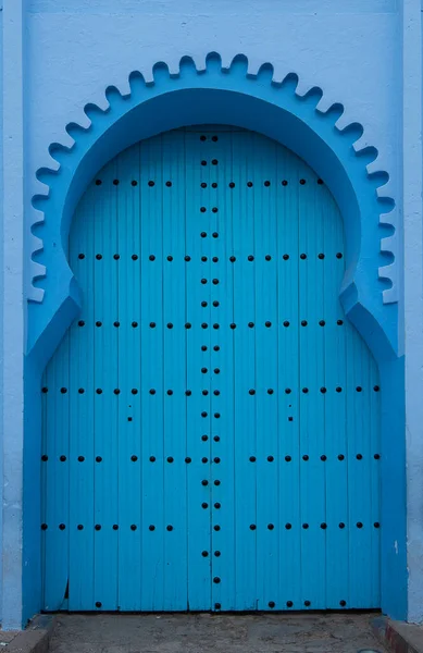 Typisk Gammal Blå Intrikat Snidade Dubbade Marockanska Riad Dörr Och — Stockfoto