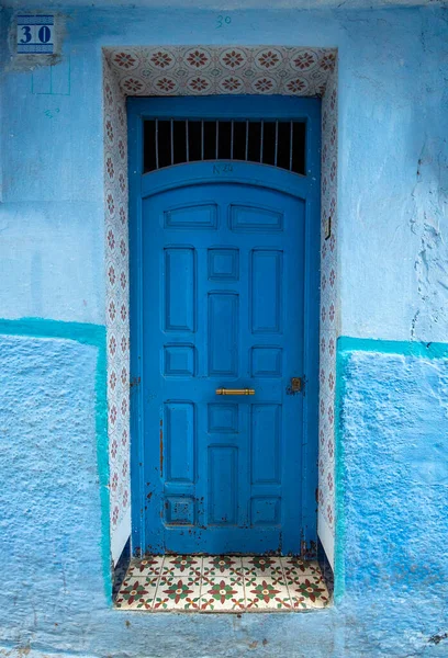 Típico Velho Azul Intrincadamente Esculpido Cravejado Marroquino Riad Porta Porta — Fotografia de Stock
