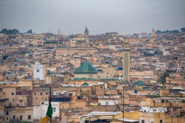 Fas 'tan. Fez 'deki eski Medine manzarası (Fes El Bali). Antik şehir ve Fas 'ın en eski başkenti. Fas 'ın imparatorluk şehirlerinden biri. unesco Dünya Mirası Sitesi